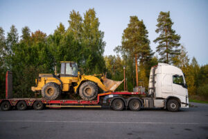 Read more about the article Transport niskopodwoziowy – sprawne przewozy wielkogabarytowe